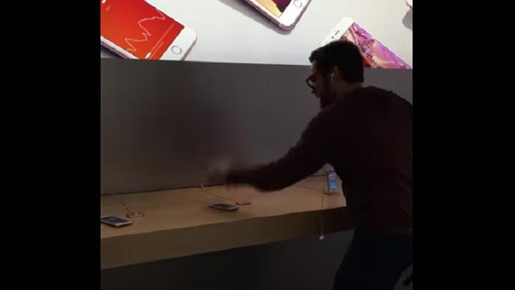 Apple do‘koniga kirgan erkak o‘nlab iPhone’larni sindirib tashladi (video)