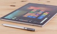 Microsoft Surface Pro 5 планшети жорий чоракда намойиш этилади