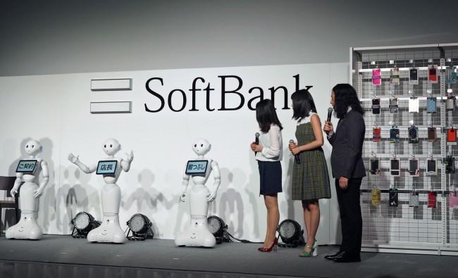 Yaponiyada robotlar magazinda sotuvchilik qiladi