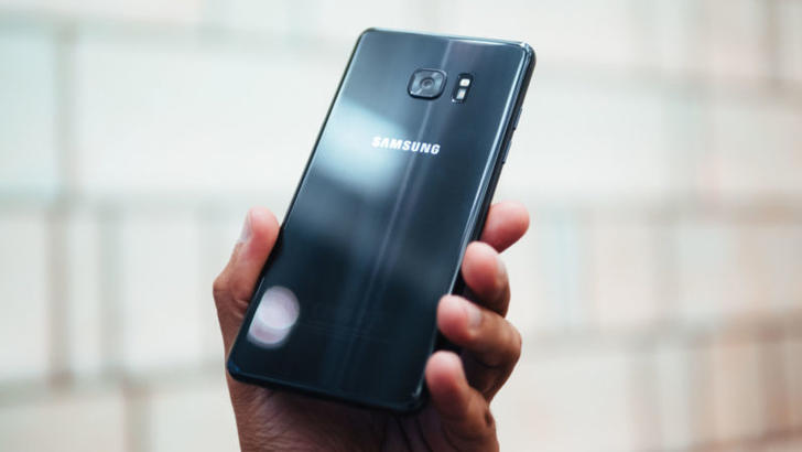 Almashtirib berilgan ba’zi Galaxy Note7 smartfonlari qizib, zaryadni tez sarflamoqda