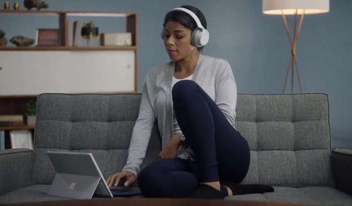Microsoft кутилмаганда 350 долларлик Surface Headphones «ақлли» қулоқчинини тақдим этди! (+видео)