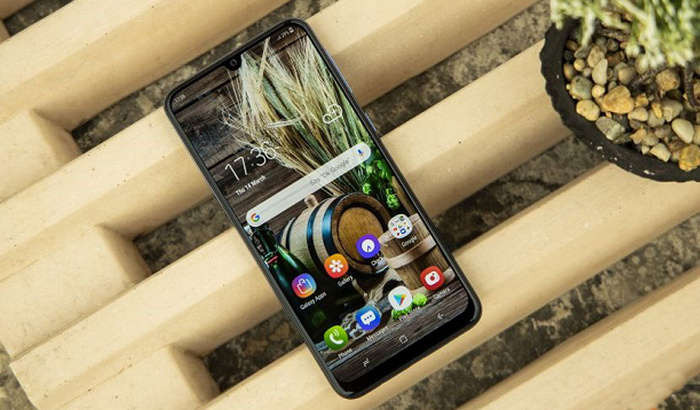 «Жонли» сурат Galaxy M30s смартфонининг бошқача дизайнини фош этди!