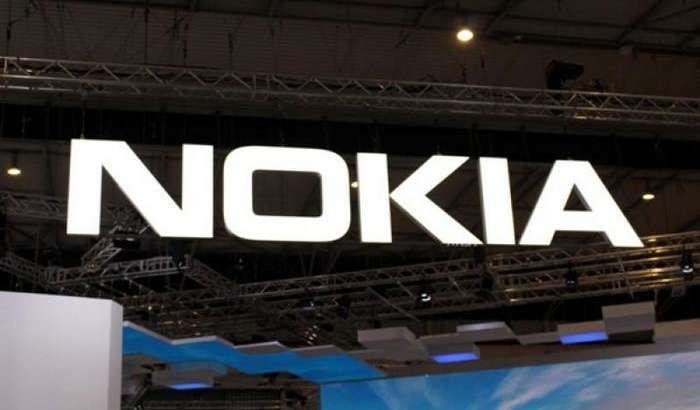 Nokia’ning noma’lum flagmani «jonli» suratlarda: romsiz ekran va uch modulli kamera!
