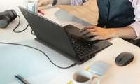 Lenovo ноутбуклар учун симсиз қувватлагич тақдим этди