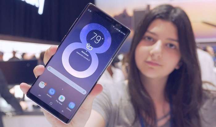 Тўрт йиллик Samsung смартфонларига ҳам энди Android 11 ўрнатиш мумкин!