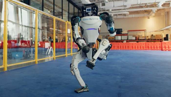 Boston Dynamics’дан Янги йил видеоси: роботларнинг бунақа рақсини ҳали кўрмагансиз!