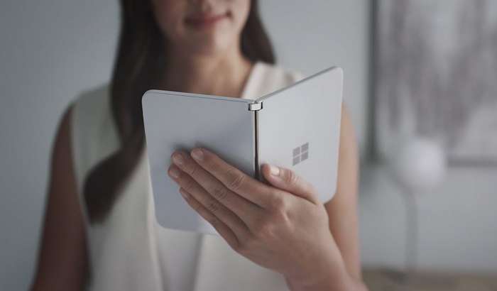 Microsoft ниҳоят қўш экранли Surface Duo смартфонини намойиш этди