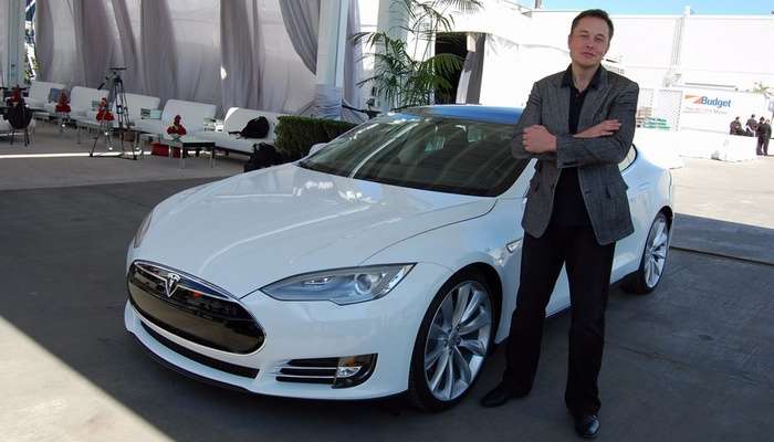 Tesla раҳбари Илон Маск бир кунда 16,5 млрд долларидан айрилди!