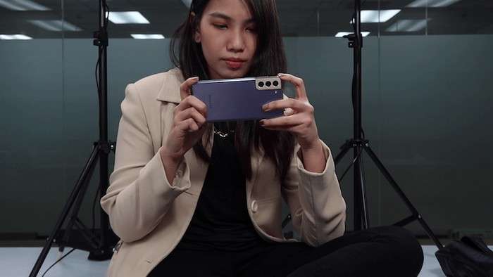 Samsung ноилож Galaxy S21 флагманлари камерасидаги нуқсонни тан олди (+видео)