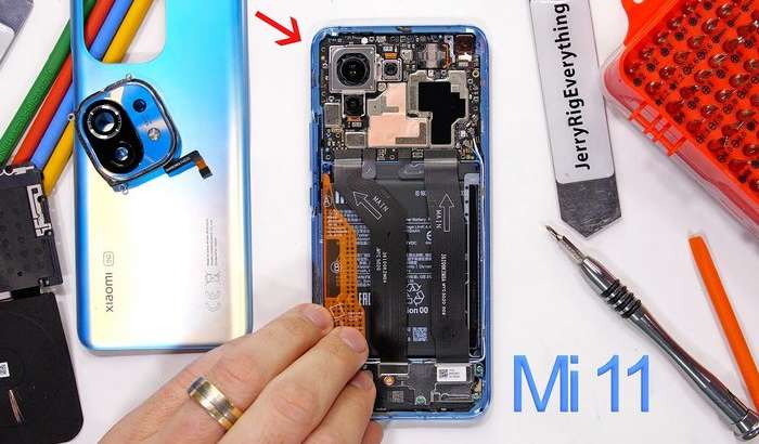 Taniqli «ustabuzarmon» yap-yangi Xiaomi Mi 11’ni yorib ko‘rdi (video)