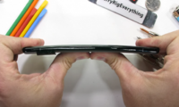 Pixel 6 Pro smartfonini tirnab, yondirib, bukib ko‘rishdi (VIDEO)