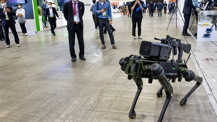 Boston Dynamics ва бошқа компаниялар ўзларининг роботларини қуроллантирмасликка ваъда беришди