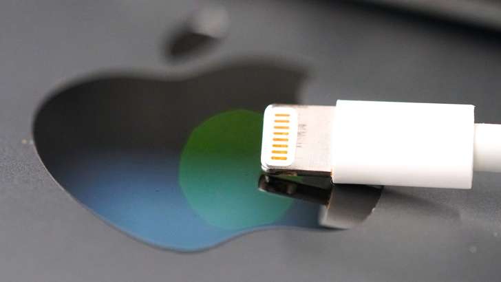 Apple iPhone'ларга USB-C портини ўрнатишга мажбур бўлиши мумкин 
