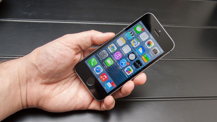 Apple ham o'zining bir nechta eski smartfonlariga yangilanish yubordi